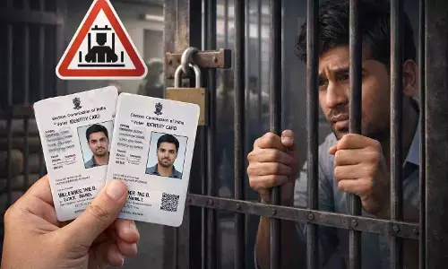 अगर आपके पास भी दो वोटर आईडी कार्ड हैं, तो लोक प्रतिनिधित्व अधिनियम 1950 के तहत हो सकती है एक साल की जेल।