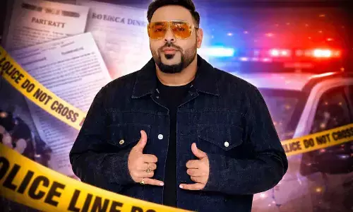 बादशाह की बढ़ी मुश्किलें: टटीरी गाने पर हरियाणा में 3 FIR दर्ज, लुक आउट सर्कुलर जारी करने की तैयारी बादशाह की बढ़ी मुश्किलें: टटीरी गाने पर हरियाणा में 3 FIR दर्ज, लुक आउट सर्कुलर जारी करने की तैयारी