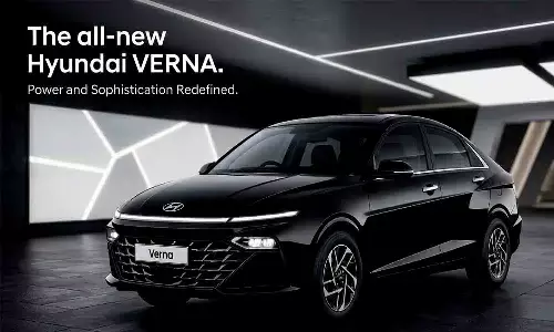 New Hyundai Verna 2026 Launch: ₹10.98 लाख में 7 एयरबैग्स और डैशकैम, बदल गया पूरा लुक!