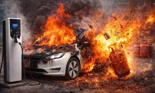 गैस सिलेंडर फटने से बड़ा हादसा गैस सिलेंडर फटने से बड़ा हादसा