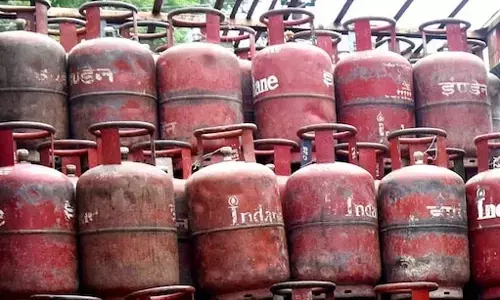 Gas Cylinder Booking Time Period: दो सिलेंडर के बीच कितना गैप जरूरी? | LPG Booking Rules