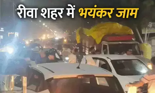 रीवा शहर में भयंकर ट्रैफिक जाम: बेला बायपास से बस स्टैंड तक थमे रहें वाहनों के पहिए, घंटों फंसे रहे लोग; पुलिस भी नहीं संभाल पाई हालात