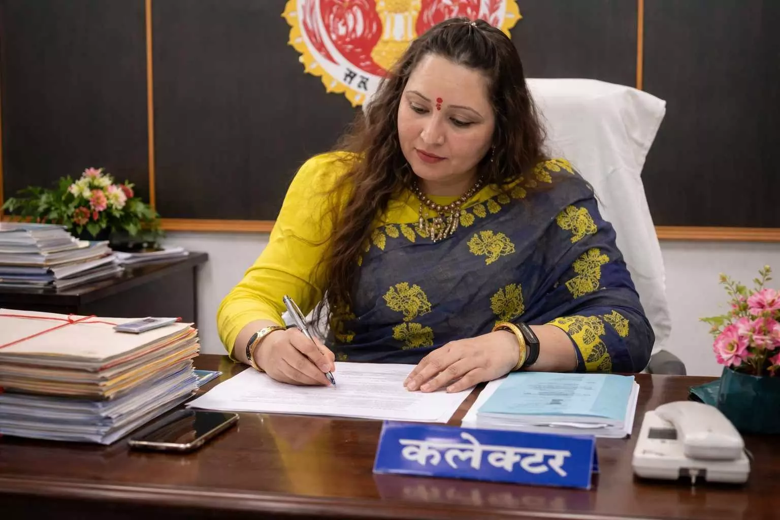 मैहर कलेक्टर बिदिशा मुखर्जी ने संभाला पदभार, पहले ही दिन दिखाया सख्त तेवर मैहर कलेक्टर बिदिशा मुखर्जी ने संभाला पदभार, पहले ही दिन दिखाया सख्त तेवर