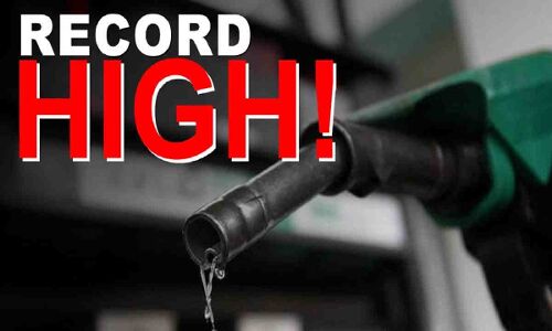 Petrol Price: मात्र 41 रुपए के पेट्रोल को टैक्स लगा कर 115 का बना देती है सरकार, महंगाई का जवाब फ्री वैक्सीन