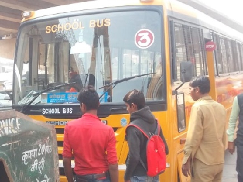 सतना: चलती बस में लगी आग, बाल-बाल बचे स्कूली बच्चे सतना: चलती बस में लगी आग, बाल-बाल बचे स्कूली बच्चे