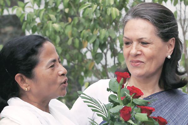 गुस्साई ममता ने सोनिया से कहा- यह बात हम याद रखेंगे, बदले में मिला ऐसा जवाब गुस्साई ममता ने सोनिया से कहा- यह बात हम याद रखेंगे, बदले में मिला ऐसा जवाब