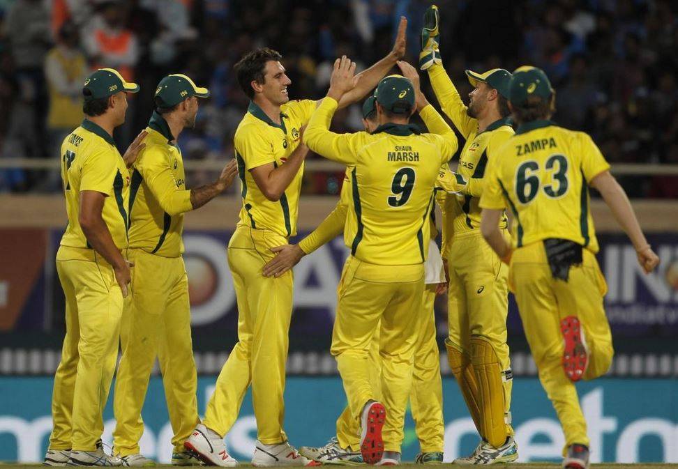 धोनी के घर में हारी टीम इंडिया, रांची वनडे में AUS ने 32 रन से दी मात धोनी के घर में हारी टीम इंडिया, रांची वनडे में AUS ने 32 रन से दी मात