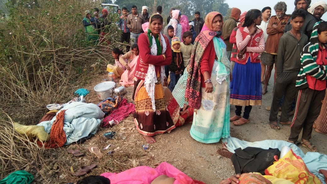 विंध्य : बड़ी दुर्घटना : दर्शनार्थियों से भरी ट्रेक्टर ट्राली पलटी, ऐसे आई मौत, चारो तरफ मचा हाहाकार