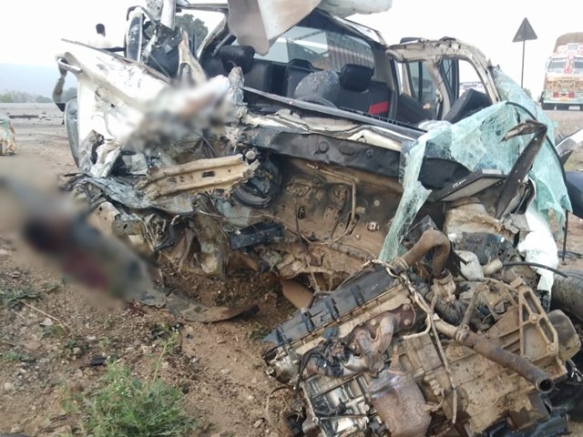 मैहर में ट्रक और कार की टक्कर, रीवा के एक ही परिवार के तीन लोगों की मौत, दो घायल