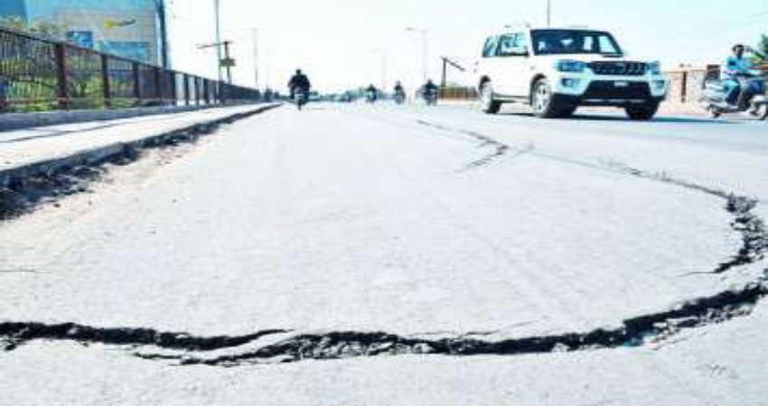 विन्ध्य: ऐसा लगा मानो आ गया भूकंप, खिसक गई ब्रिज की रोड