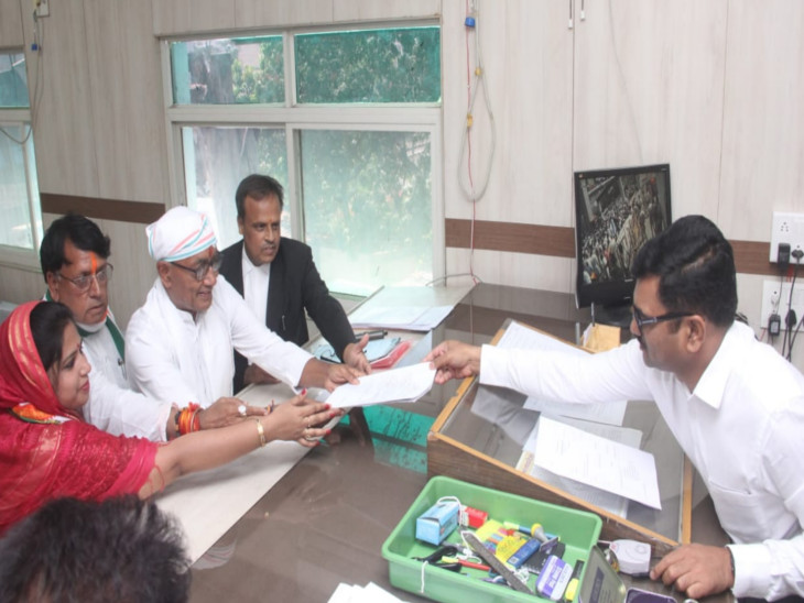 लोकसभा चुनाव : दिग्विजय सिंह ने नामांकन दाखिल किया, कहा- हिन्दुत्व शब्द मेरी डिक्शनरी में नहीं लोकसभा चुनाव : दिग्विजय सिंह ने नामांकन दाखिल किया, कहा- हिन्दुत्व शब्द मेरी डिक्शनरी में नहीं