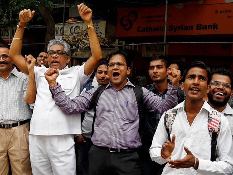 Exit Poll के बाद झूम उठा बाजार, निवेशकों ने एक दिन में कमाए 5.33 लाख करोड़, रुपए ने भी दिखाया दम