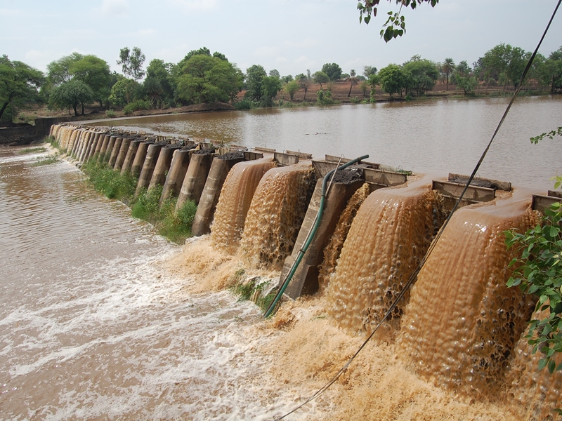 Rain in Madhya Pradesh : आंधी-बारिश से दो की मौत, यहां घरों में घुसा पानी, नाव से लोगों को निकाला