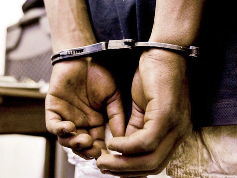 लग्जरी गाड़ियों से छापा मारने पहुंचीं थी स्पेशल 21 की टीम, सामने बैठा था असली अधिकारी, फिर...