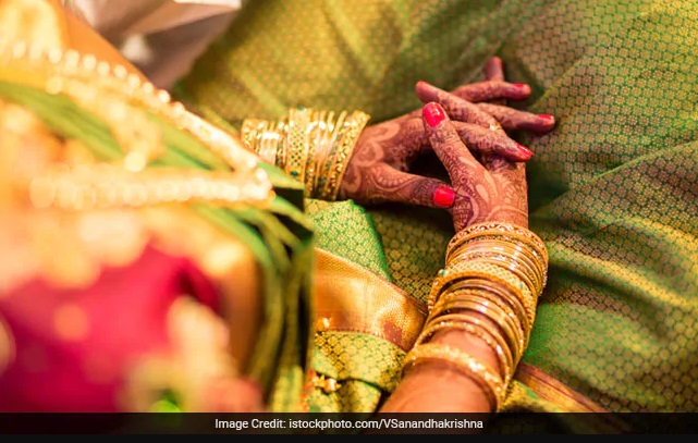 विंध्य: शादी के दिन हाथों में मेहंदी लगाकर परिवार से बोली लड़की- नहीं करनी मुझे अभी शादी... और फिर