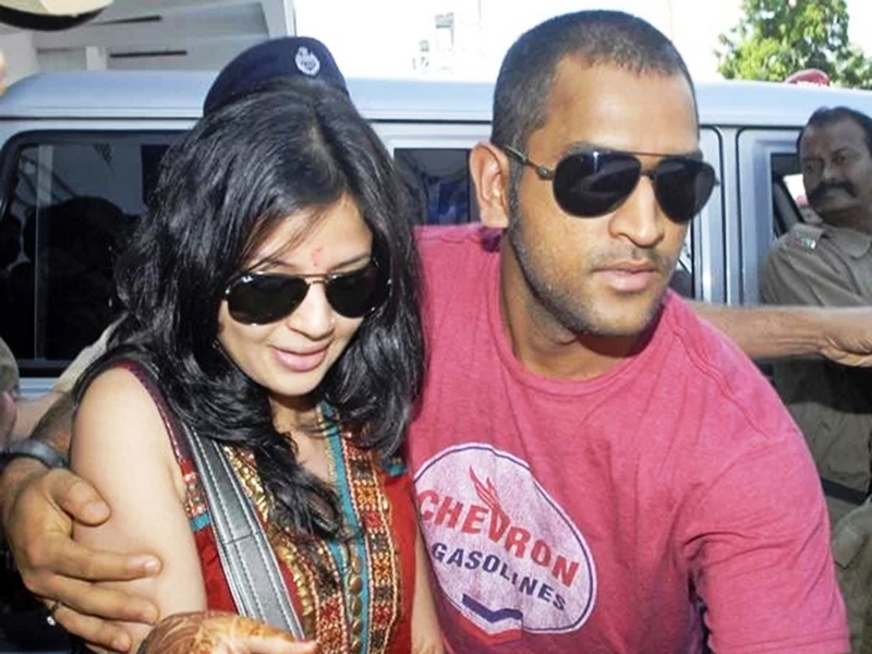 आम्रपाली के चक्कर में ऐसे फंसे धोनी और साक्षी, जानिए क्या है Connection