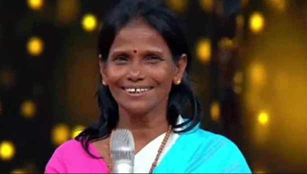 रेलवे स्टेशन पर गाना क्यों गाती थी रानू? शो में सुनाई अपनी इमोशनल कहानी रेलवे स्टेशन पर गाना क्यों गाती थी रानू? शो में सुनाई अपनी इमोशनल कहानी