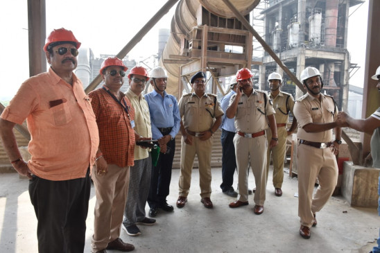 रीवा आईजी के सामने 6.67 करोड़ के गांजे में पुलिस ने लगाई आग, सात सदस्यीय टीम रही मौजूद