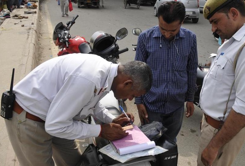 New Motor Vehicle Act : ट्रैफिक के नए नियम मप्र, बंगाल व राजस्थान में नहीं हुए लागू, जानिये वजह New Motor Vehicle Act : ट्रैफिक के नए नियम मप्र, बंगाल व राजस्थान में नहीं हुए लागू, जानिये वजह