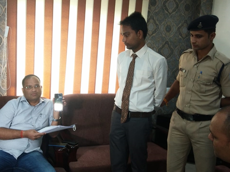 विंध्य : SP के सामने दिखा रहा था कलेक्टरगीरी, असलियत सामने आई तो हुआ ऐसा हाल