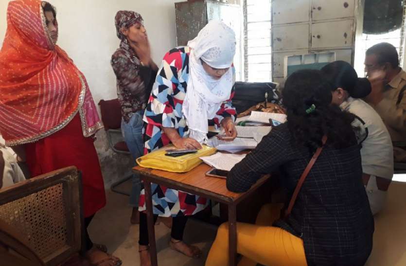 REWA SEX RACKET : इन होटल और ब्यूटी पार्लर में जाते है तो हो जाये सावधान, सेक्स रैकेट के धंधे में इन रेस्टोरेंट संचालको पर हुआ मुकदमा दर्ज, एक बड़े पुलिस आफिसर का नाम भी शामिल REWA SEX RACKET : इन होटल और ब्यूटी पार्लर में जाते है तो हो जाये सावधान, सेक्स रैकेट के धंधे में इन रेस्टोरेंट संचालको पर हुआ मुकदमा दर्ज, एक बड़े पुलिस आफिसर का नाम भी शामिल