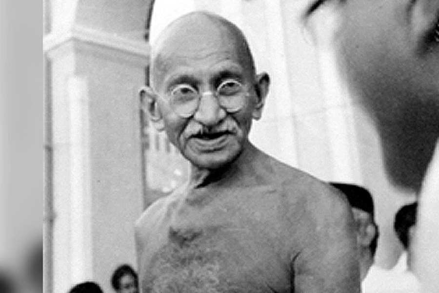 रीवा में महात्मा गाँधी के अस्थिकलश चोरी और राष्ट्रदोही लिखने पर भड़कें बापू के परपोते, जानिए क्या कहा... रीवा में महात्मा गाँधी के अस्थिकलश चोरी और राष्ट्रदोही लिखने पर भड़कें बापू के परपोते, जानिए क्या कहा...