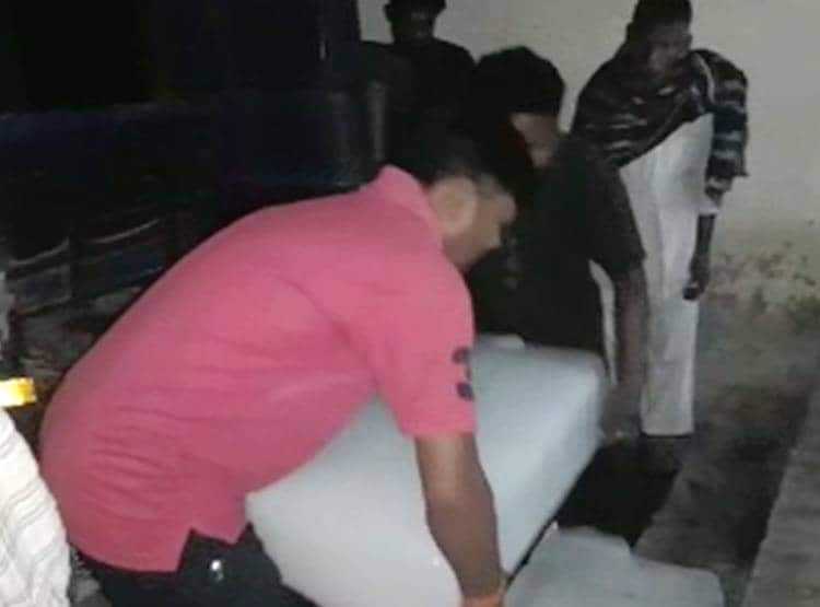 बेड के नीचे सड़ता रहा पत्नी का शव, हत्या कर Office जाता रहा पति बेड के नीचे सड़ता रहा पत्नी का शव, हत्या कर Office जाता रहा पति