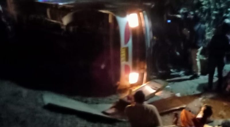 रीवा में आयोजित विरसामुंडा के कार्यक्रम से वापस जा है बस दुर्घटना में 5 लोगों की मौत, दहला रीवा-सतना रीवा में आयोजित विरसामुंडा के कार्यक्रम से वापस जा है बस दुर्घटना में 5 लोगों की मौत, दहला रीवा-सतना