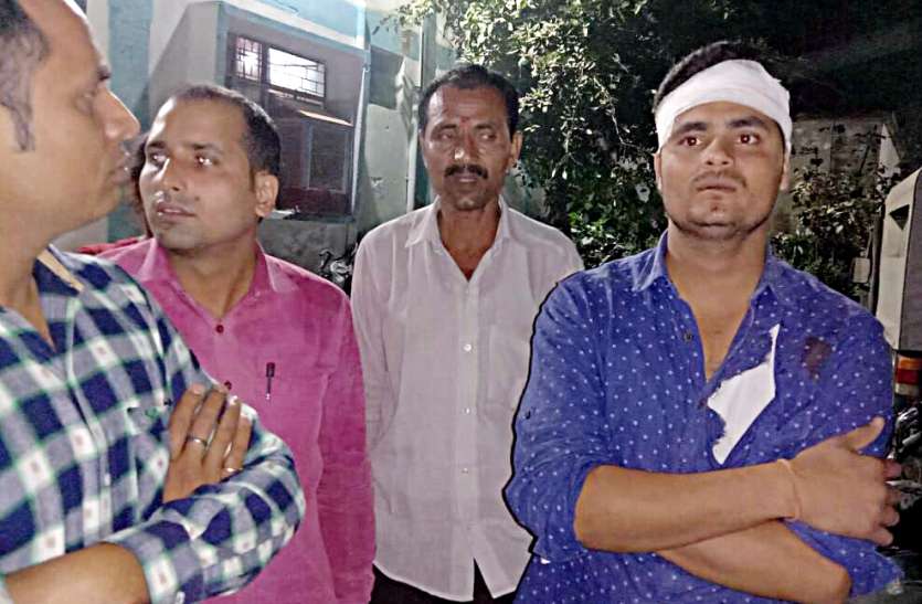 रीवा : गुजरात जा रहा था युवक तो दो बाइकर्स ने मोबाइल मांगा नहीं देने पर पीटा फिर नहर में ले जाकर चारो बदमाशों ने युवक को फिर पीटा, युवक को नहर में फेककर भाग गए