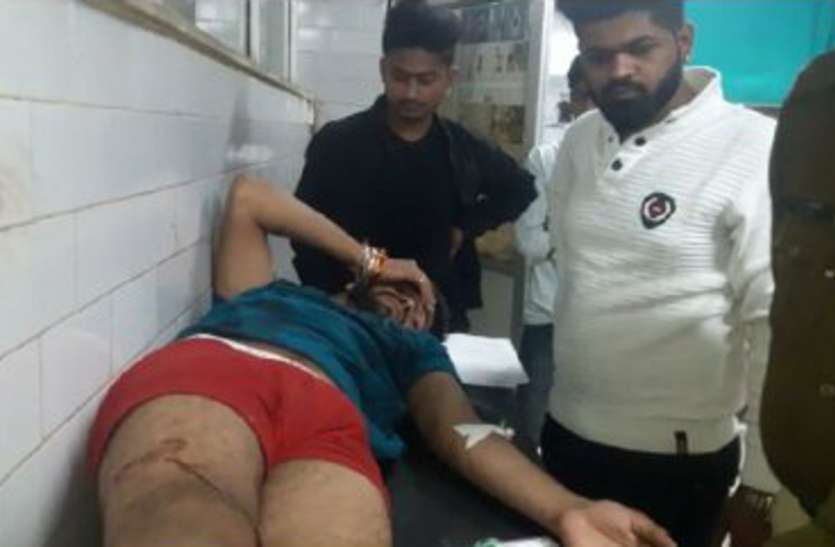 रीवा: बेख़ौफ़ पिता-पुत्र ने युवक को सरेराह मार दी गोली...