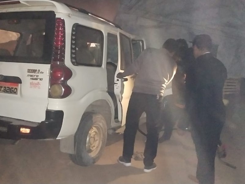 सतना में खड़े ट्रक से टकराई कार, तीन लोंगों की मौत सतना में खड़े ट्रक से टकराई कार, तीन लोंगों की मौत