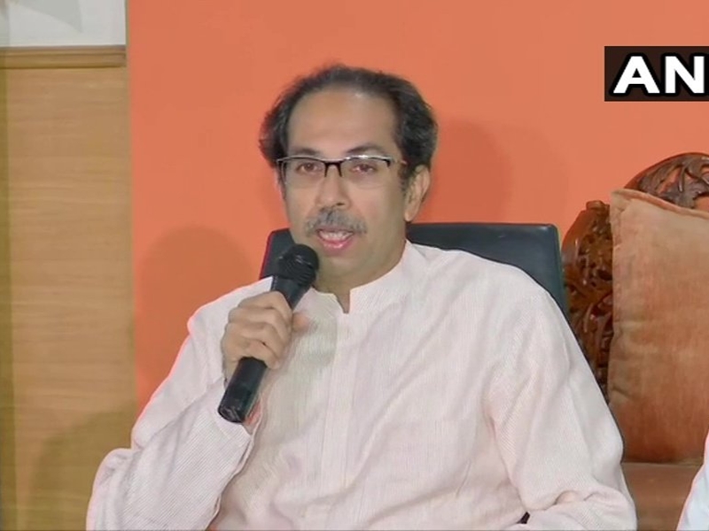 महाराष्ट्र के मुख्यमंत्री उद्धव ठाकरे पहली ही पारी में भाजपा पर बरसे, भाजपा के नेताओ को दिया झटका