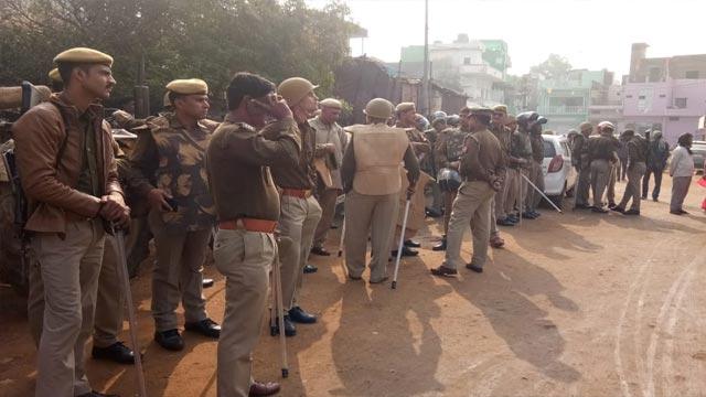 बड़ी खबर : धारा 144 का उल्लंघन करने पर रीवा के 37 युवको को किया गया गिरफ्तार बड़ी खबर : धारा 144 का उल्लंघन करने पर रीवा के 37 युवको को किया गया गिरफ्तार