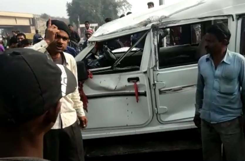 रीवा में फिर बड़ा हादसा टला : ट्रक ने स्कूल वाहन को मारी टक्कर, 15 बच्चे घायल, दो गंभीर... रीवा में फिर बड़ा हादसा टला : ट्रक ने स्कूल वाहन को मारी टक्कर, 15 बच्चे घायल, दो गंभीर...