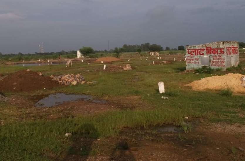 एक तरफ रीवा में भू-माफिया पर जोरदार कार्रवाई, दूसरी तरफ तालाब हजम कर गया भू-माफिया एक तरफ रीवा में भू-माफिया पर जोरदार कार्रवाई, दूसरी तरफ तालाब हजम कर गया भू-माफिया