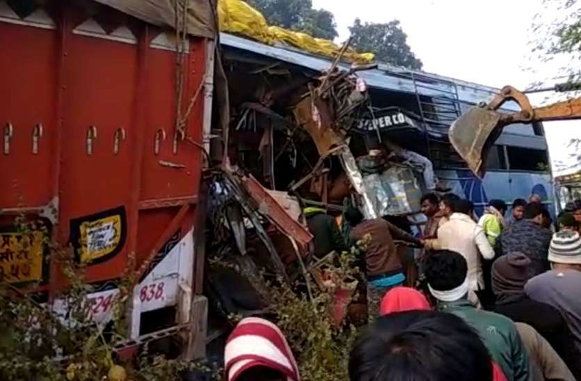 रीवा : हादसे में अधिकांश यात्रियों के सिर-लीवर फटने से हुई मौत, जीवन-मौत से जूझ रहा शंकर...