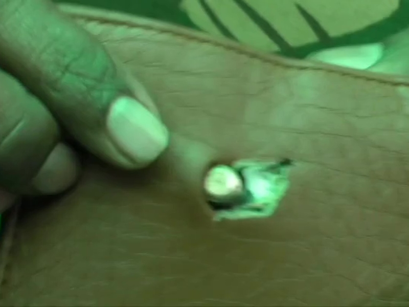 CAA Protest : फिरोजाबाद में बची सिपाही विजेंद्र की जान, बुलेट प्रूफ जैकेट पार निकली गोली को सिक्के ने रोका