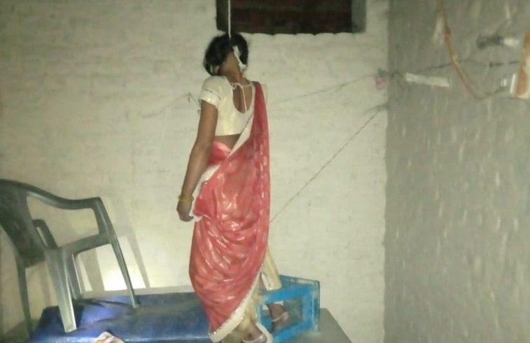 रीवा : 1 साल पहले हुई थी शादी, 22 वर्षीय युवती ने फांसी लगाकर की आत्महत्या