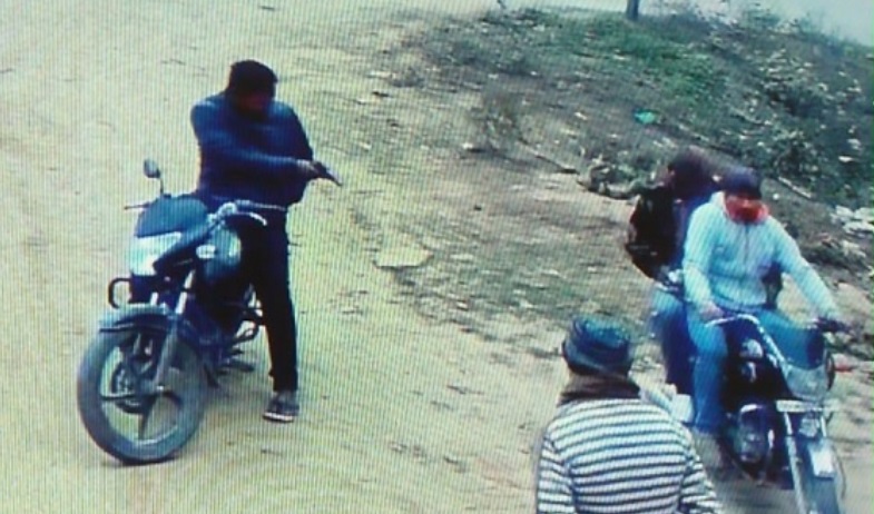 MP CRIME : भूमि मुक्त कराने गए अफसरों पर बाइकसवार युवकों ने तानी पिस्टल