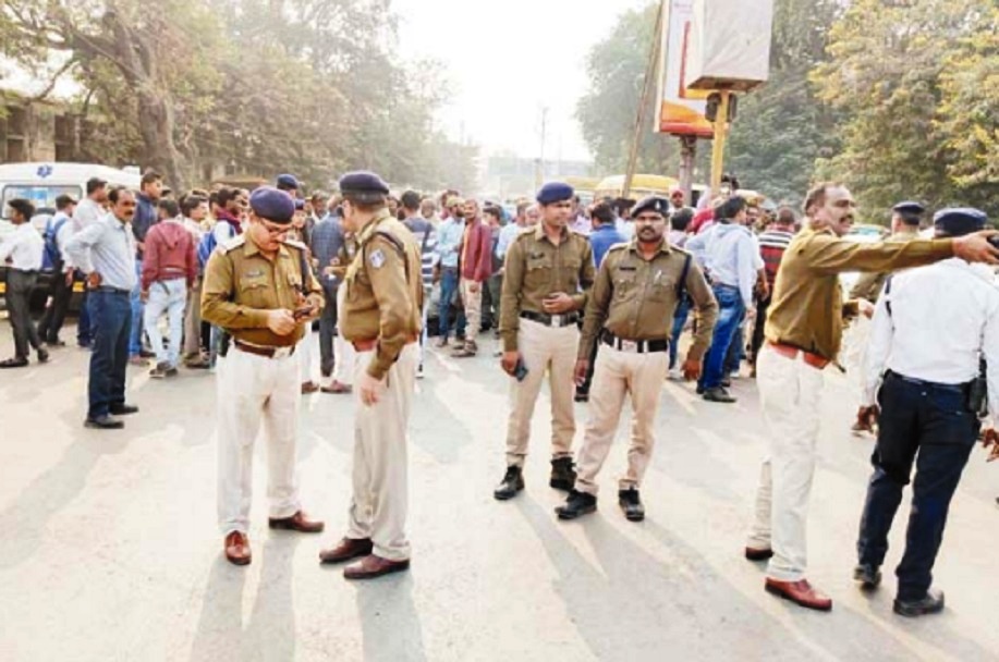 रीवा: सब-इंस्पेक्टर परीक्षा की तैयारी कर रहे युवक का शव मिला, हत्यारों की गिरफ्तारी की मांग पर चक्काजाम रीवा: सब-इंस्पेक्टर परीक्षा की तैयारी कर रहे युवक का शव मिला, हत्यारों की गिरफ्तारी की मांग पर चक्काजाम