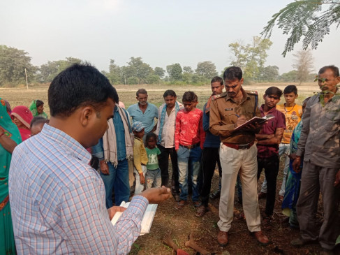 नशे के आदी बेटे ने घर के बाहर ले जाकर माँ को उतार दिया मौत के घाट, फिर घर वापस आकर सो गया