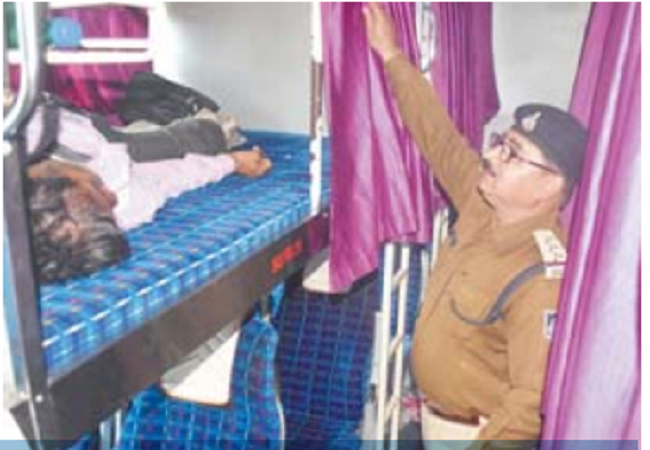 बड़ी खबर : रीवा-इंदौर बस में स्लीपर कोच में मिला युवक का शव, कंडेक्टर जब जगाने पंहुचा तो...