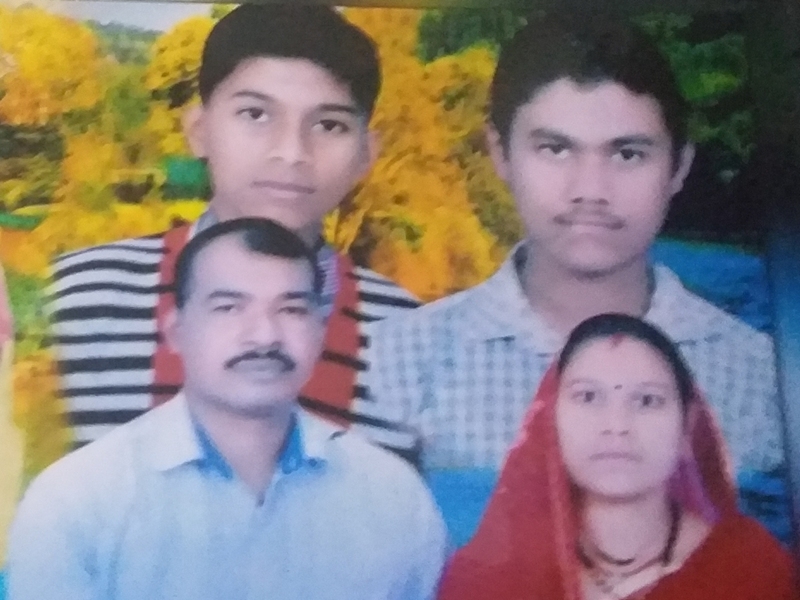 बंद कमरे में मिला पति-पत्नी और बेटे का शव, मची सनसनी बंद कमरे में मिला पति-पत्नी और बेटे का शव, मची सनसनी