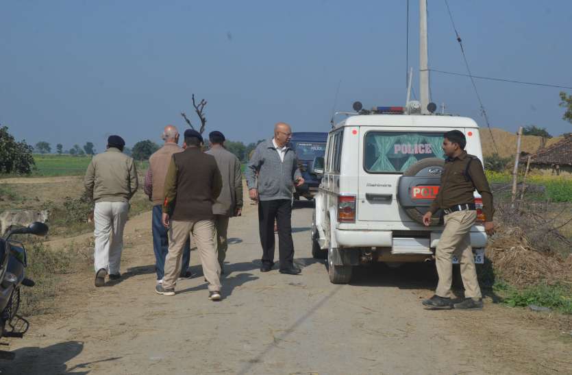 रीवा : लगातार 15 दिन से मर रहे मवेशियों की मौत पर बवाल, सरपंच सहित 17 लोगों पर एफआइआर , पूरे गांव में पसरा सन्नाटा, पुलिस का लगा पहरा रीवा : लगातार 15 दिन से मर रहे मवेशियों की मौत पर बवाल, सरपंच सहित 17 लोगों पर एफआइआर , पूरे गांव में पसरा सन्नाटा, पुलिस का लगा पहरा