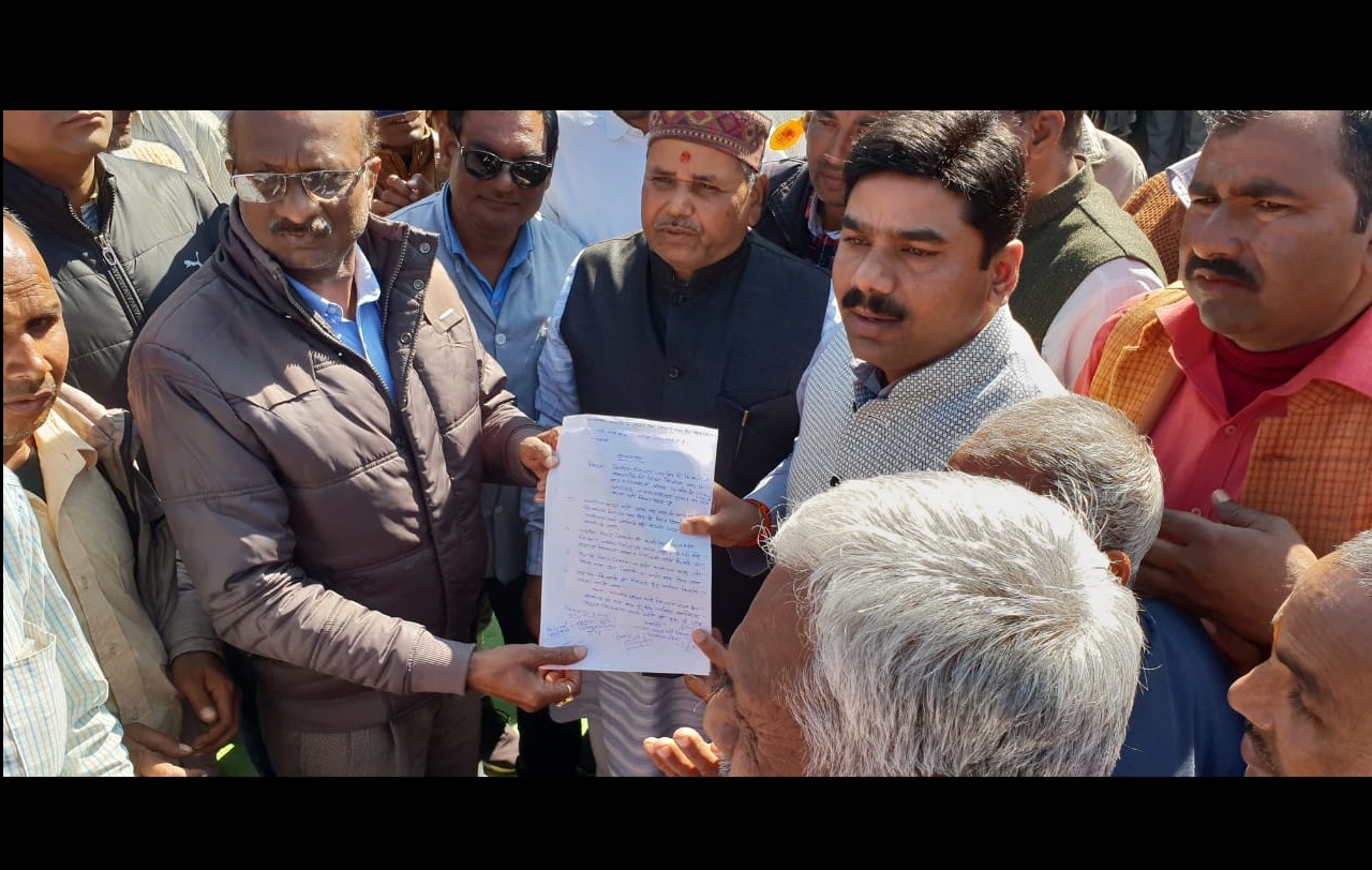 किसानों की समस्याओं के निराकरण हेतु सेमरिया विधायक केपी त्रिपाठी द्वारा किया गया चक्काजाम आंदोलन किसानों की समस्याओं के निराकरण हेतु सेमरिया विधायक केपी त्रिपाठी द्वारा किया गया चक्काजाम आंदोलन