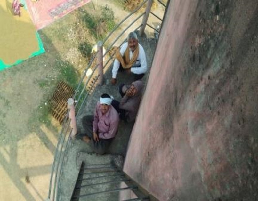 रीवा: धान खरीदी बंद होने से नाराज किसान आत्महत्या की धमकी देते चढ़ गया टंकी पर, फिर हुआ ये... रीवा: धान खरीदी बंद होने से नाराज किसान आत्महत्या की धमकी देते चढ़ गया टंकी पर, फिर हुआ ये...