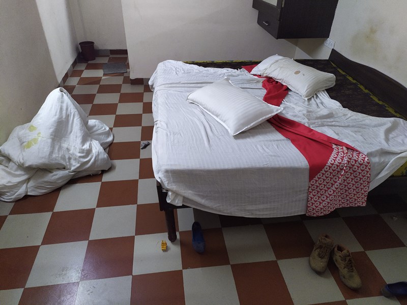 Couple in Hotel : शादीशुदा व्यक्ति प्रेमिका के साथ होटल पहुंचा, सुबह इस हाल में मिले दोनों