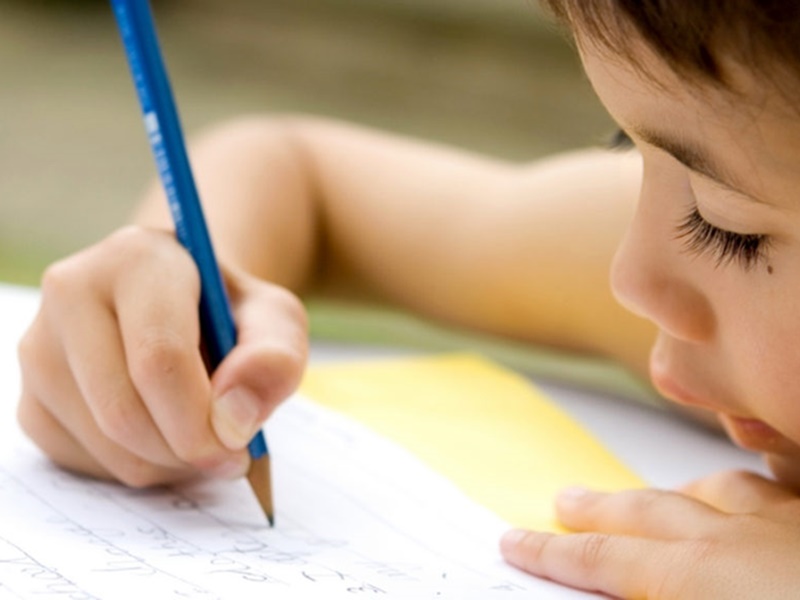 चौथी क्लास के बच्चे ने ऐसा निबंध लिखा कि पढ़कर रो पड़ी टीचर, पढ़ें क्या लिखा था चौथी क्लास के बच्चे ने ऐसा निबंध लिखा कि पढ़कर रो पड़ी टीचर, पढ़ें क्या लिखा था