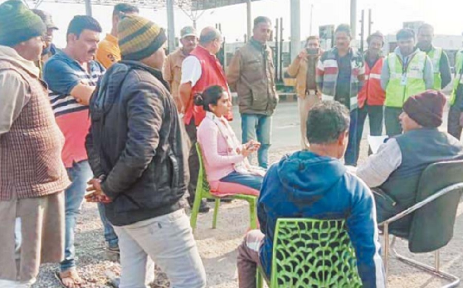 रीवा: अब विधायक से भिड़ गए जोगिनहाई टोल प्लाज़ा के कर्मचारी, दो गिरफ्तार रीवा: अब विधायक से भिड़ गए जोगिनहाई टोल प्लाज़ा के कर्मचारी, दो गिरफ्तार