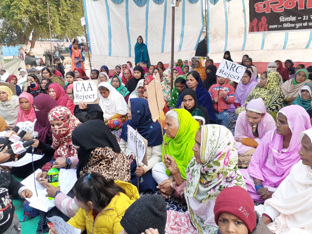 रीवा की मुस्लिम महिलाओ ने किया खूनी हस्ताक्षर, पढ़िए पूरी खबर